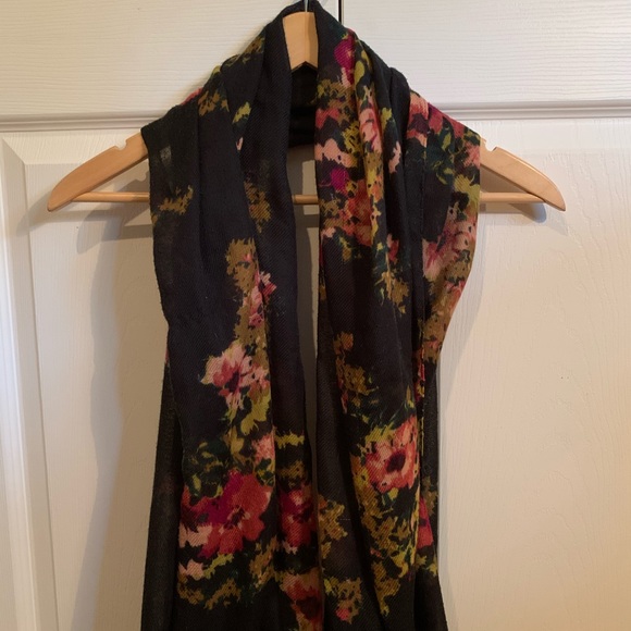 Scarf/Shawl - Picture 5 of 5